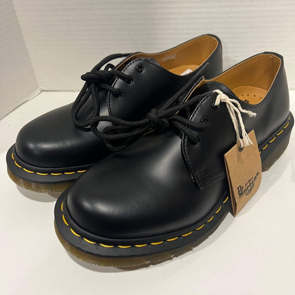 DR. MARTENS SMOOTH LEATHER OXFORD SHOES SIZE Women 8